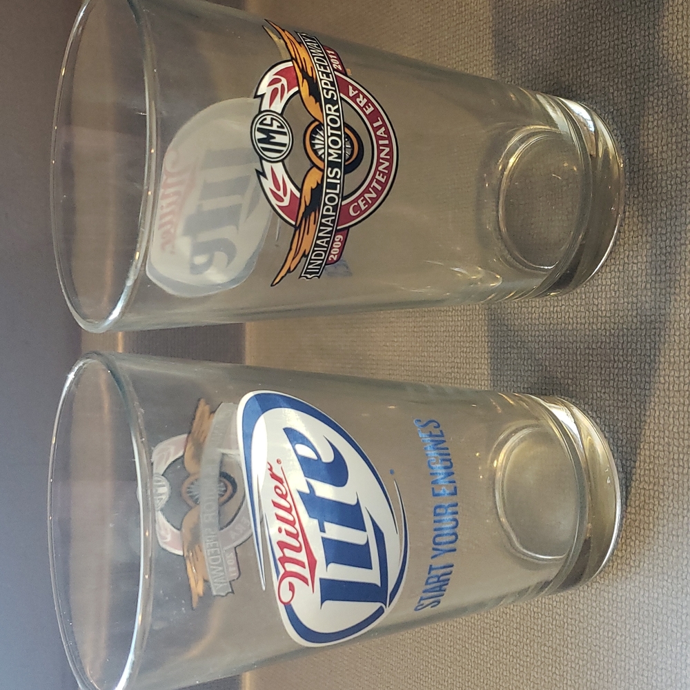 Set of pint glasses
